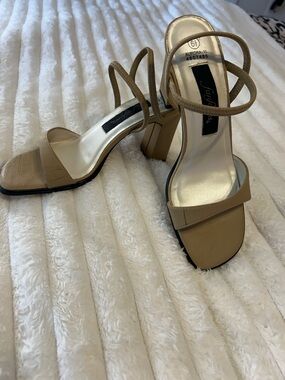 Vintage FanFares Strappy Block Heel Sandals in Tan